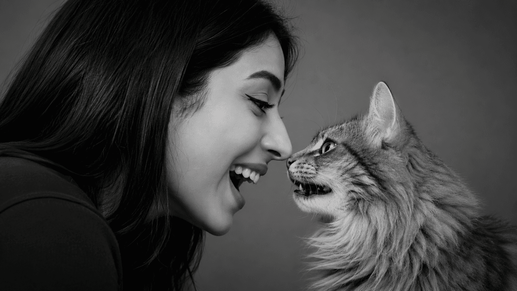 Un adoptant avec son chat